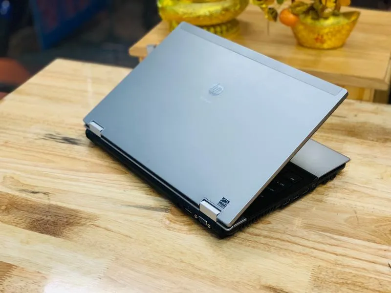 Laptop HP Elitebook 8440P Core i5 sở hữu kiểu dáng sang trọng.