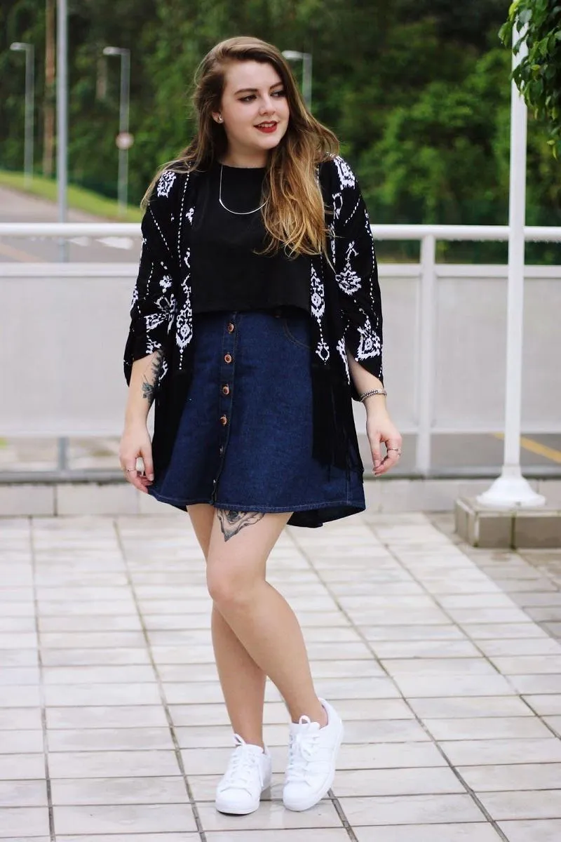 Áo phông mix chân váy bò