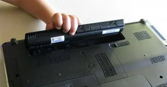 Có nên mua và sử dụng pin laptop giá rẻ không ? [CHUYÊN GIA TƯ VẤN]