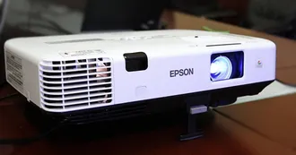 Máy chiếu Epson EB-X05 đẹp, bền, hình ảnh chất lượng nhất