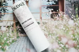 Review son dưỡng Caudalie: 'Ly rượu vang' cho đôi môi mềm mượt