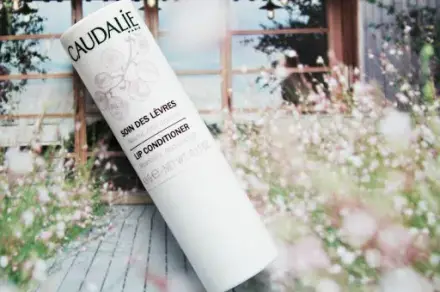 Review son dưỡng Caudalie: 'Ly rượu vang' cho đôi môi mềm mượt