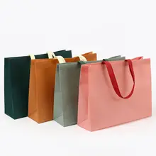 Túi vải không dệt kích thước 25x35x10 cm có quai vải.