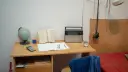 Bàn học sinh viên phòng trọ nhỏ: tối ưu ánh sáng, diện tích