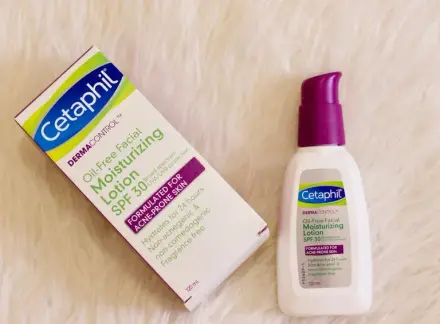 Review Cetaphil Oil Control Moisturizer: Kiềm dầu, chống nắng, có đáng mua không?