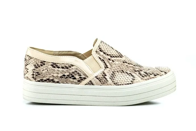 Chọn giày sneaker đế cao phù hợp