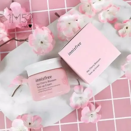 [REVIEW CHI TIẾT] Innisfree Cherry Blossom Tone Up Cream: Bật tone tức thì hay chỉ là 'màu mè'?