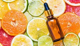 Top serum vitamin C cho da Việt Nam: nắng gắt, ẩm cao