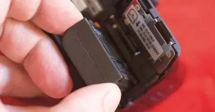 9+ Mẹo tiết kiệm pin máy ảnh hiệu quả cho người mới
