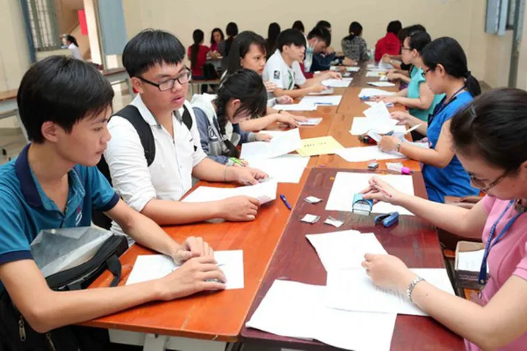 Hồ sơ nhập học đại học cần chuẩn bị những gì?