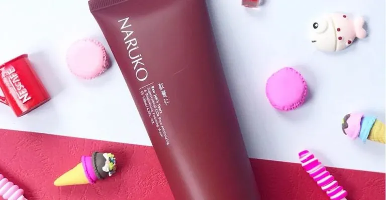 Sữa rửa mặt Naruko ý dĩ