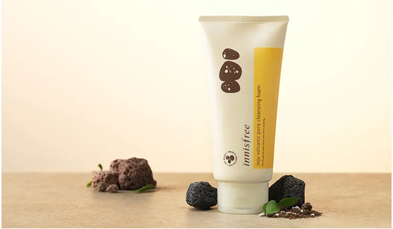 Review sữa rửa mặt Jeju Volcanic Pore Cleansing Foam