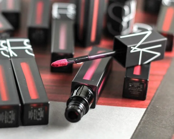 Review Romand Juicy Lasting Tint bóng nhẹ, không khô môi