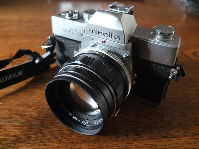 Minolta SRT-101