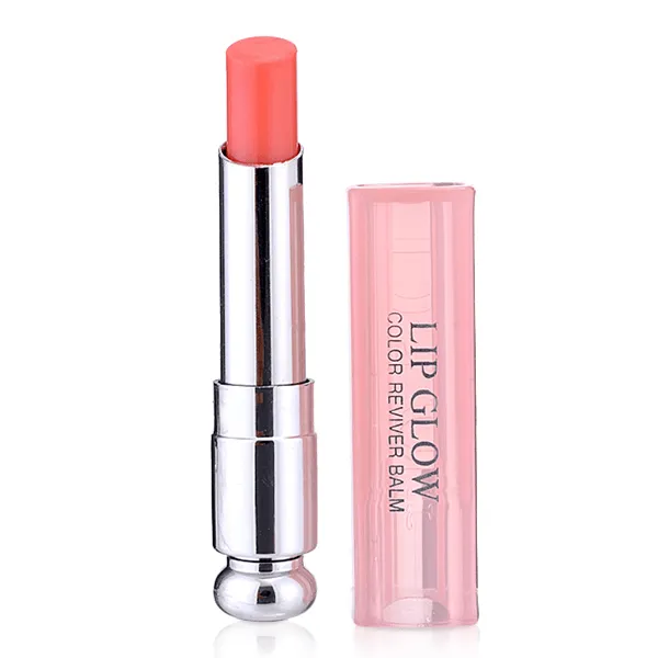 Minh họa hiệu ứng bóng nhẹ, làm mịn bề mặt môi ở Dior 004
