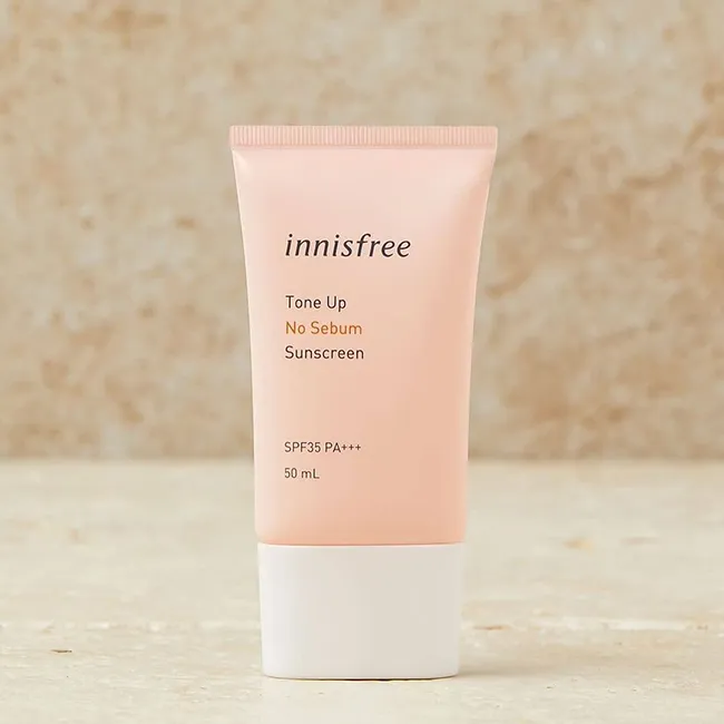 Thiết kế tuýp kem Innisfree No Sebum màu hồng nhạt