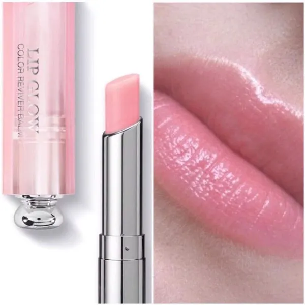 Cận cảnh Dior Addict Lip Glow 001 với lõi kim loại và nắp hồng trong