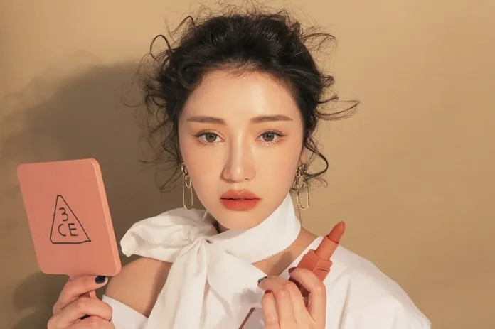Đầu son dễ tán và viền môi