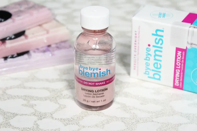 Review kem trị mụn Bye Bye Blemish Drying Lotion hot nhất