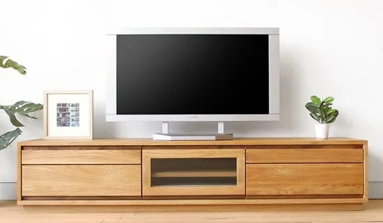 Kệ tivi gỗ tự nhiên hay kệ tivi gỗ công nghiệp tốt hơn ?