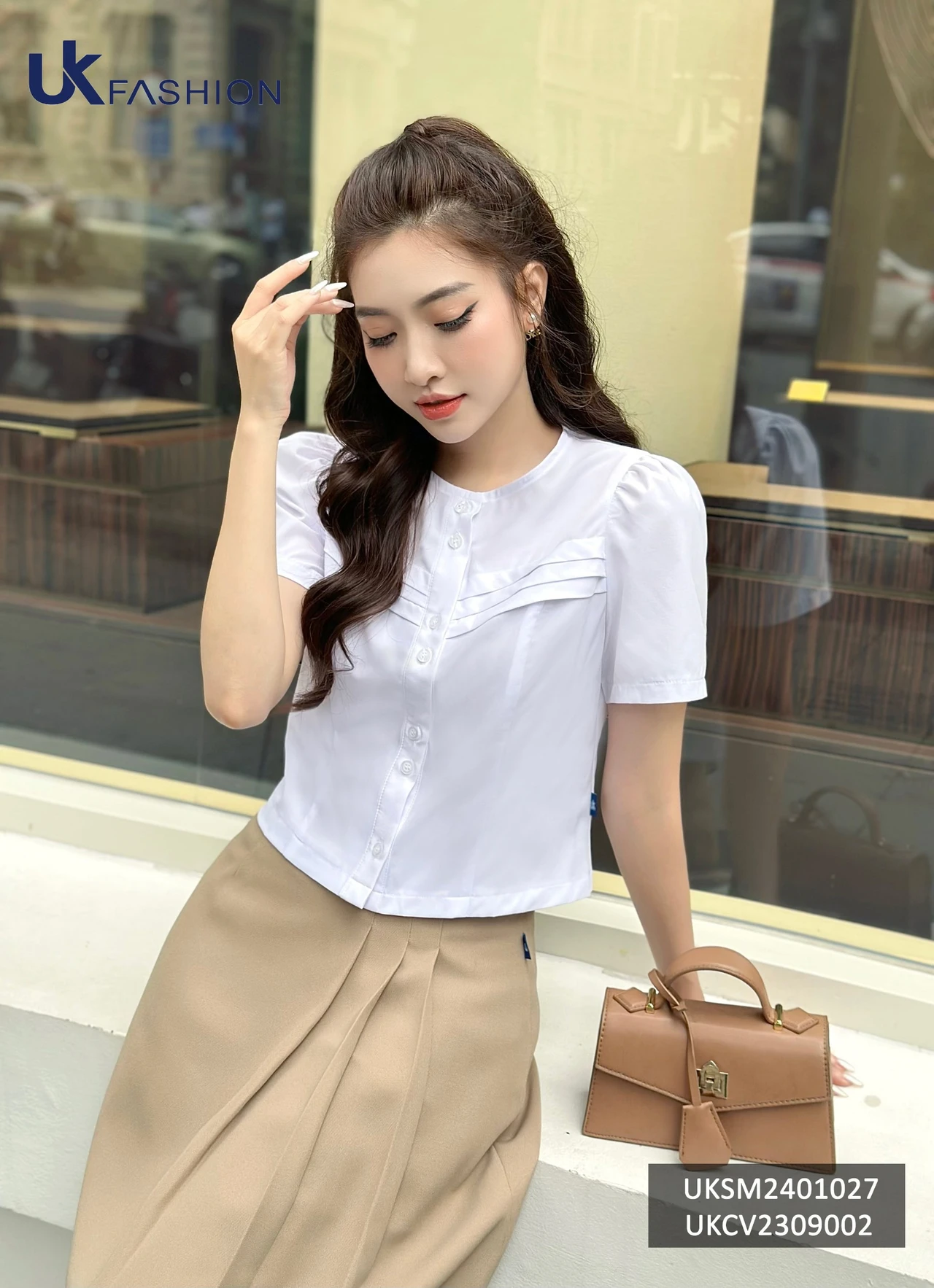 Áo cổ tròn xếp ly thanh lịch