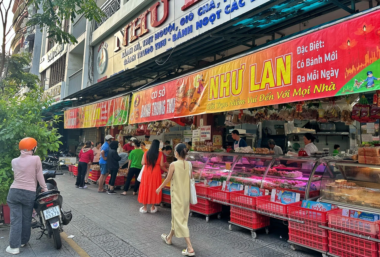 Cửa háng bánh Như Lan truyền thống lâu đời tại Sài Gòn