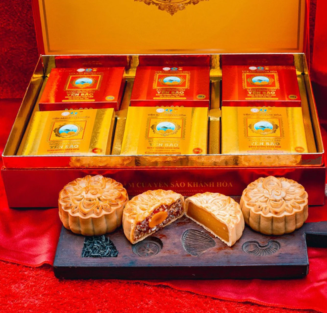Hộp bánh trung thu cao cấp Yến sào Khánh Hòa