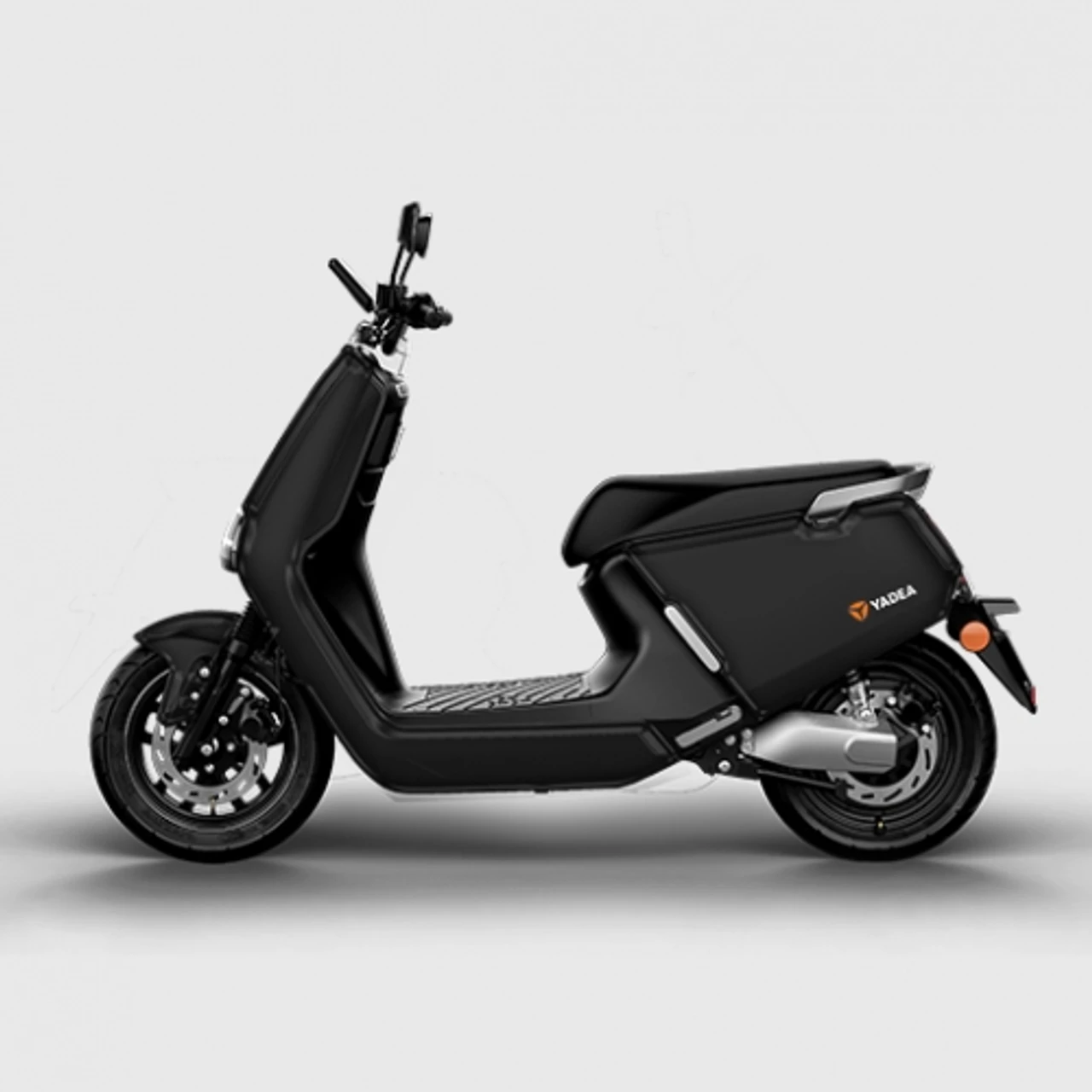 Xe máy điện Yadea G5 màu đen bóng