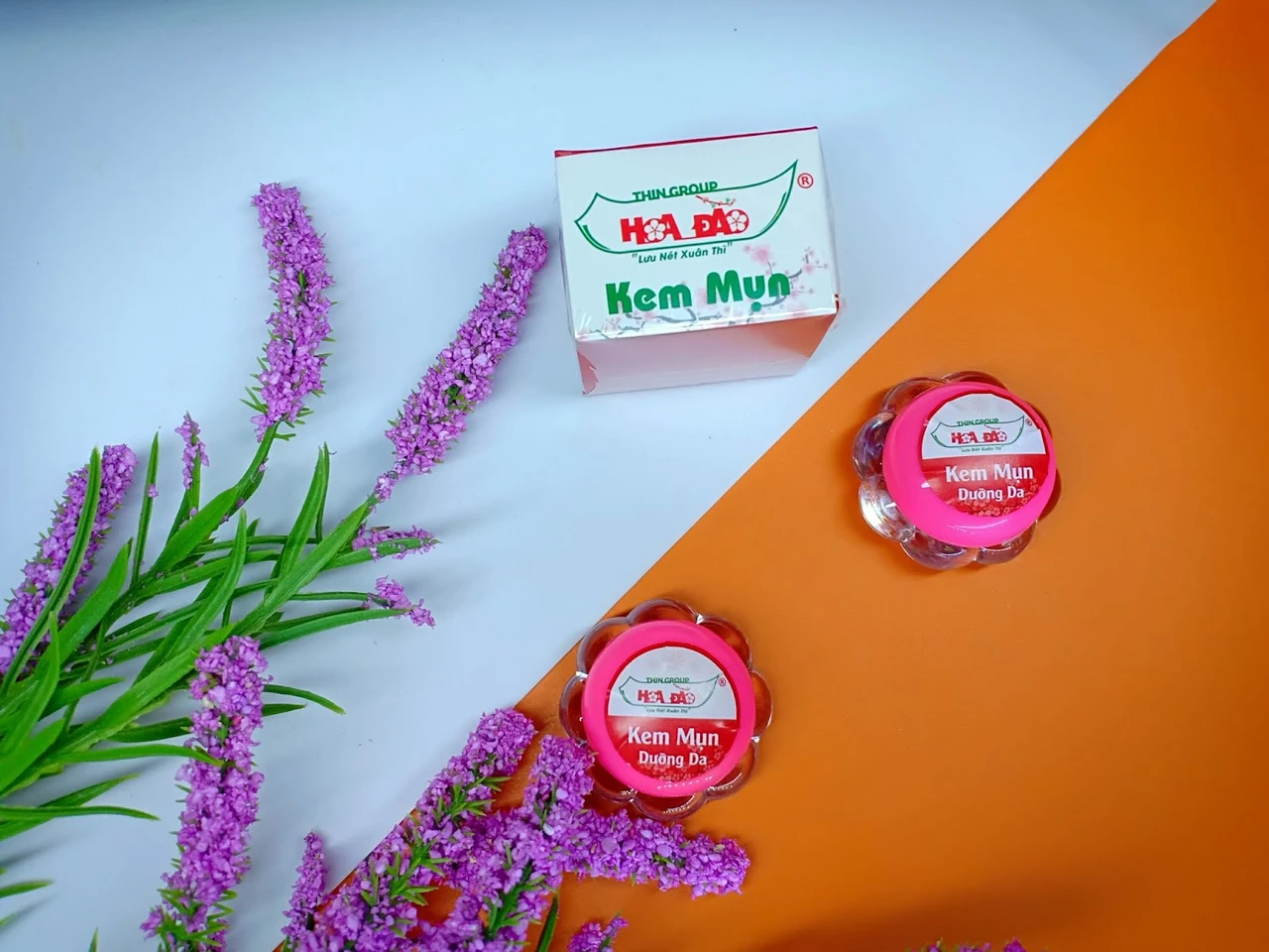 Hũ kem trị mụn Hoa Đào và bao bì màu hồng truyền thống