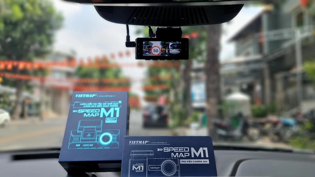 Camera hành trình dạng gương Vietmap M1