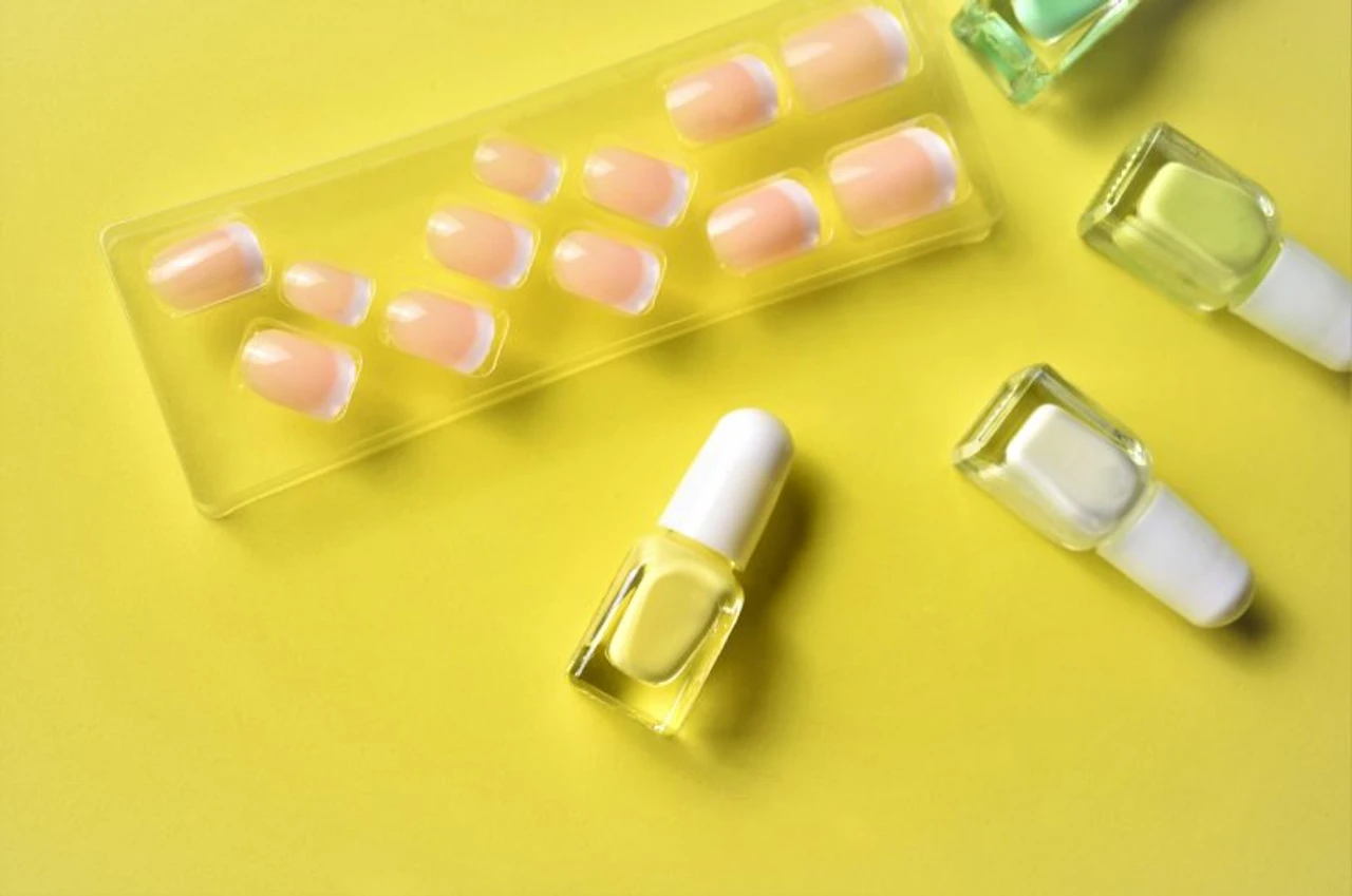 Keo dán móng – chọn lỏng, gel, keo thạch bền, ít mùi