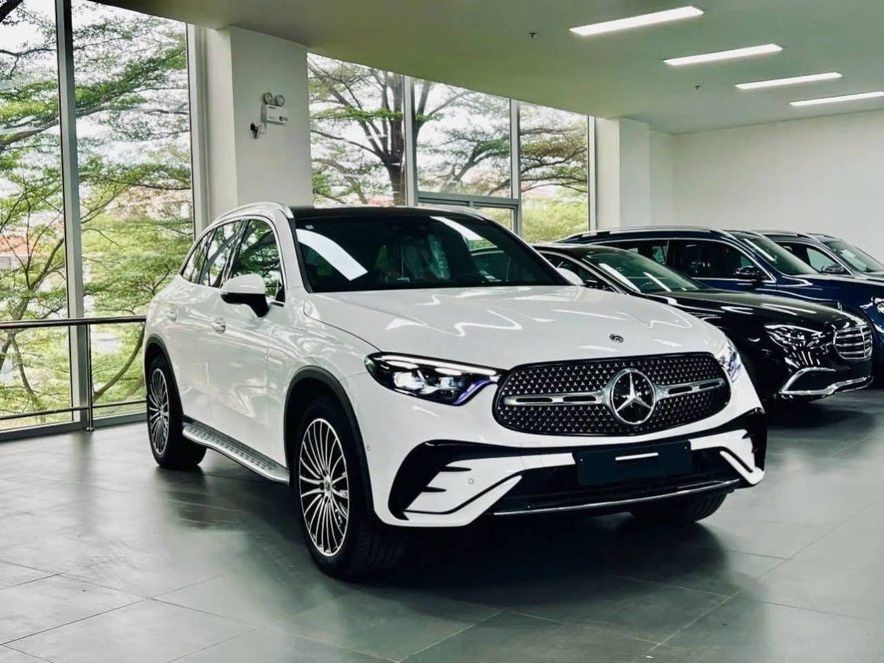 Mercedes-Benz từ lâu đã là biểu tượng của sự sang trọng và đẳng cấp tại Việt Nam
