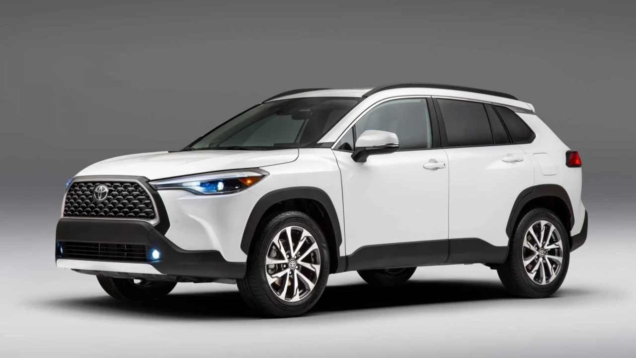 Toyota Corolla Cross thiết kế khỏe khắn, động cơ tiết kiệm nhiên liệu