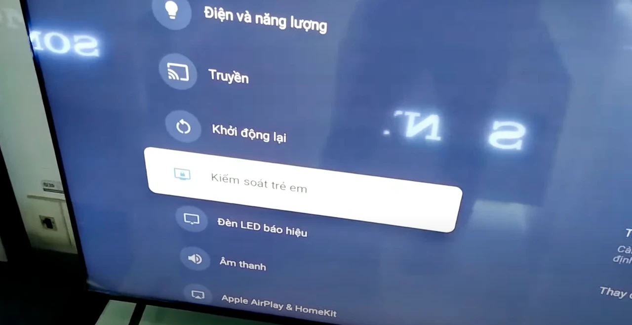 Mục "Kiểm soát trẻ em" trên Smart TV Sony