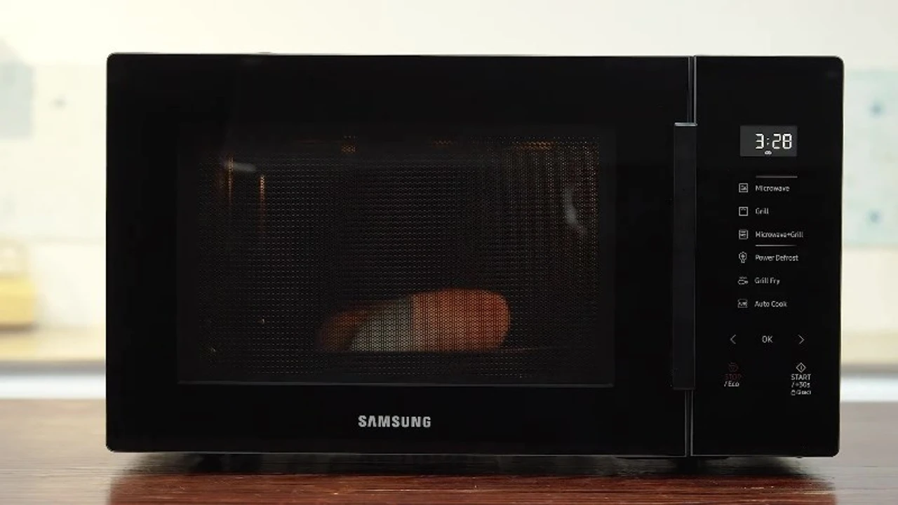 Lò vi sóng Samsung với công nghệ rã đông Power Defrost