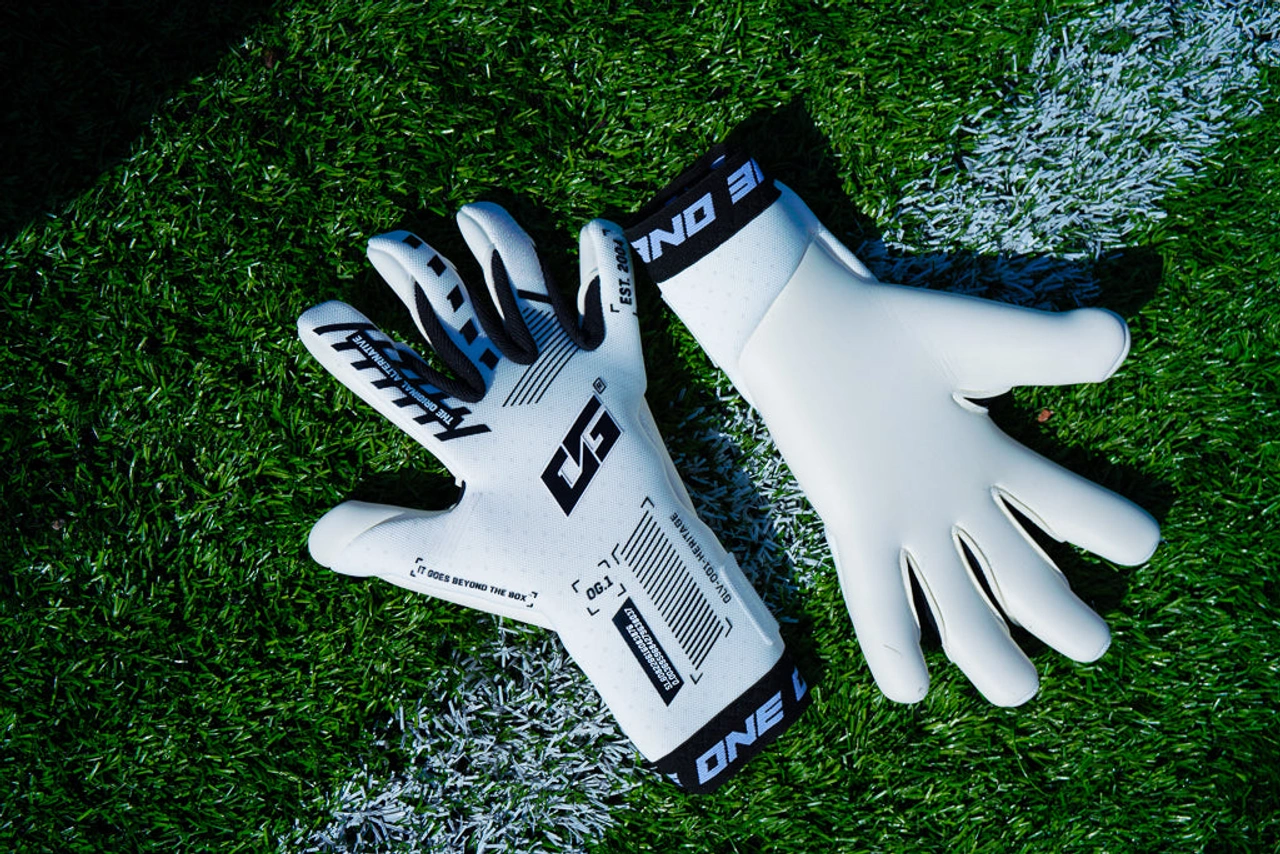 Top One Gloves ngon nhất hiện tại: Review găng tay thủ môn 2025 đáng mua nhất