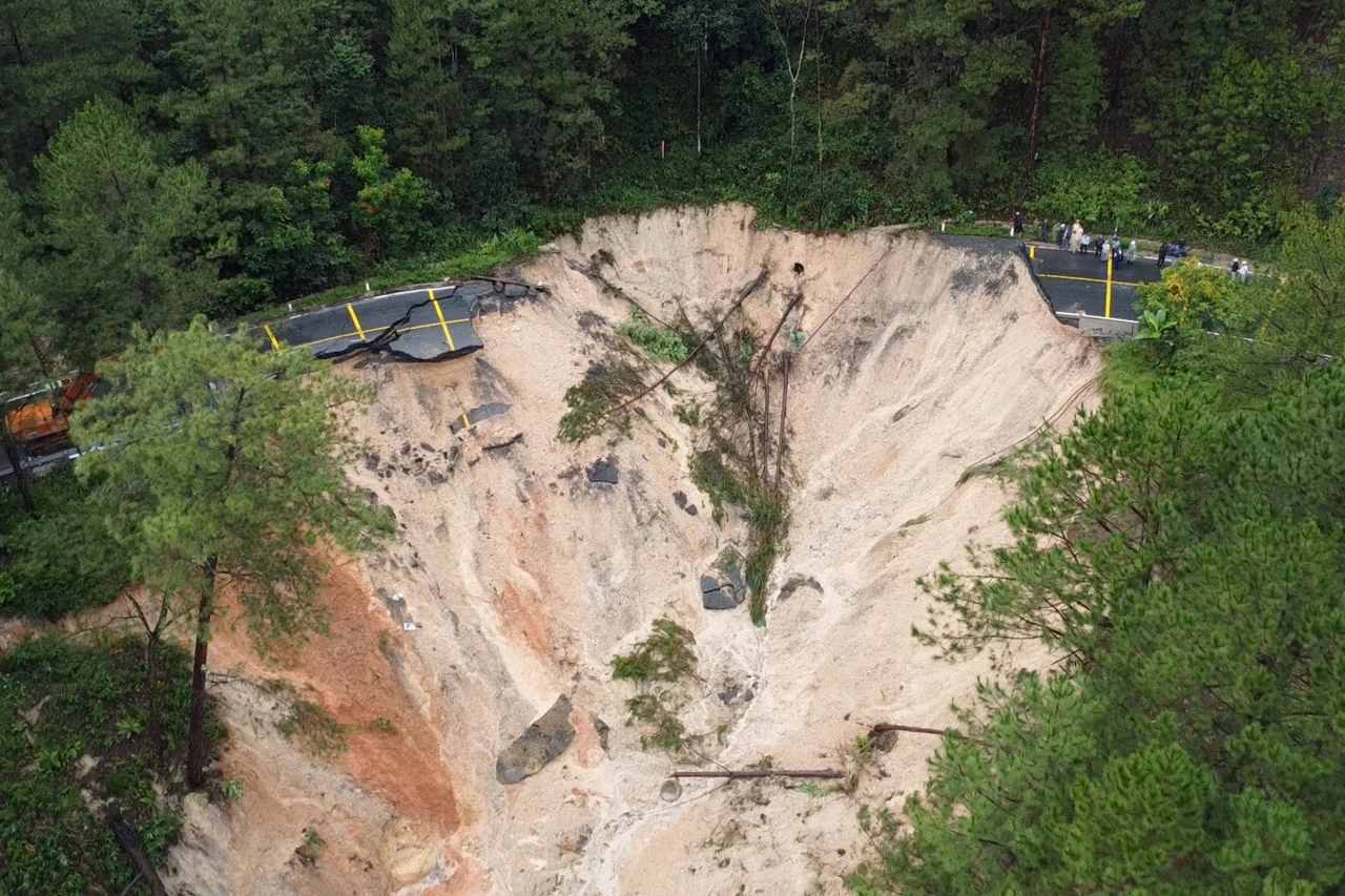 Sạc lở trong mùa mưa lũ