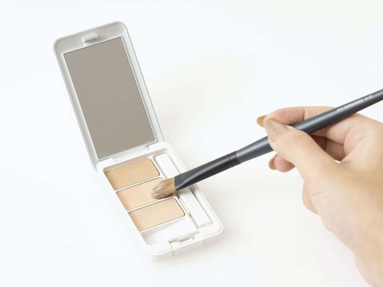 Cọ che khuyết điểm giúp tối ưu hiệu quả concealer