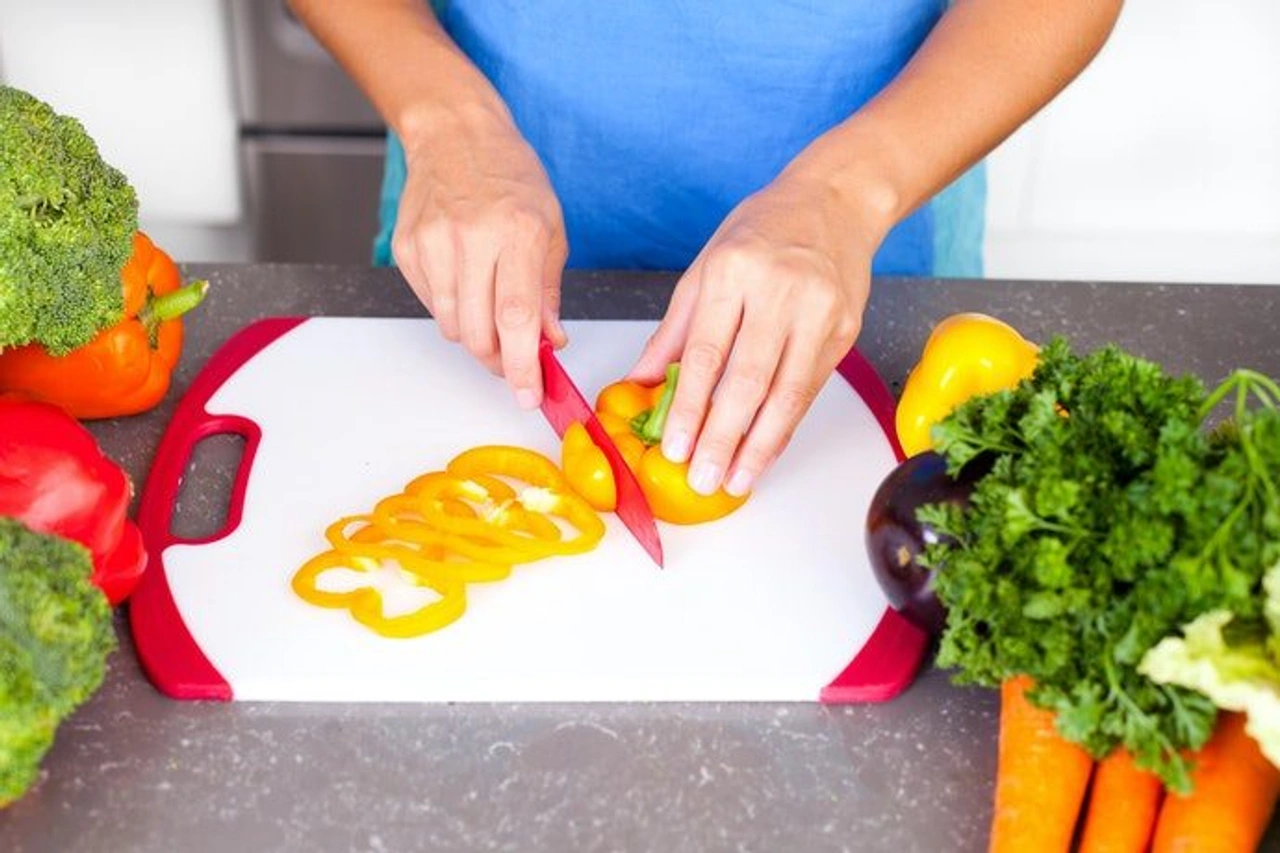 Dao gốm sứ nhẹ và sắc bén