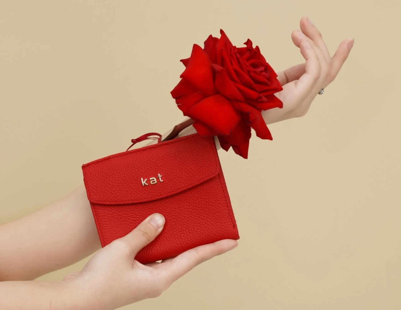 Túi xách cũng là một lựa chọn quà tặng bạn gái