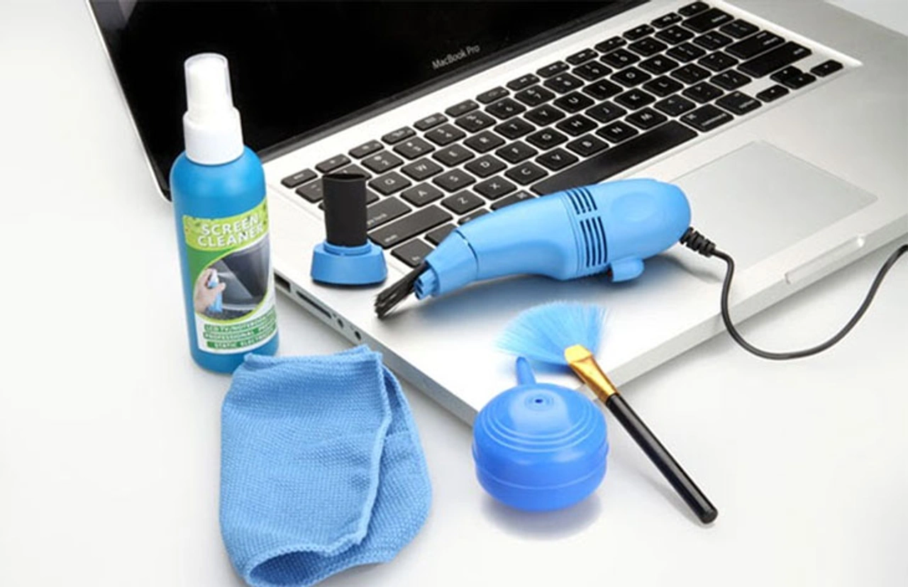 Vệ sinh laptop thường xuyên bằng bộ dụng cụ