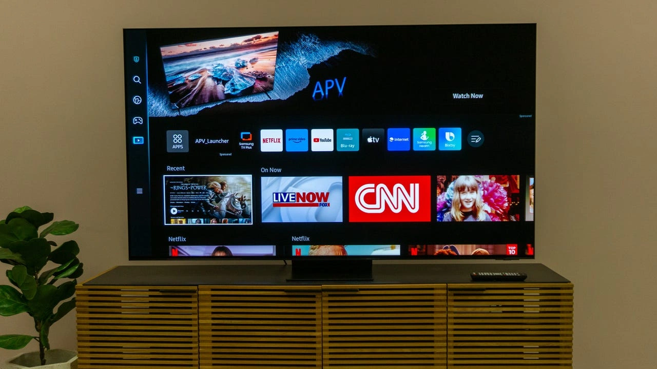 Giao diện trợ lý ảo Bixby trên smart tivi Samsung