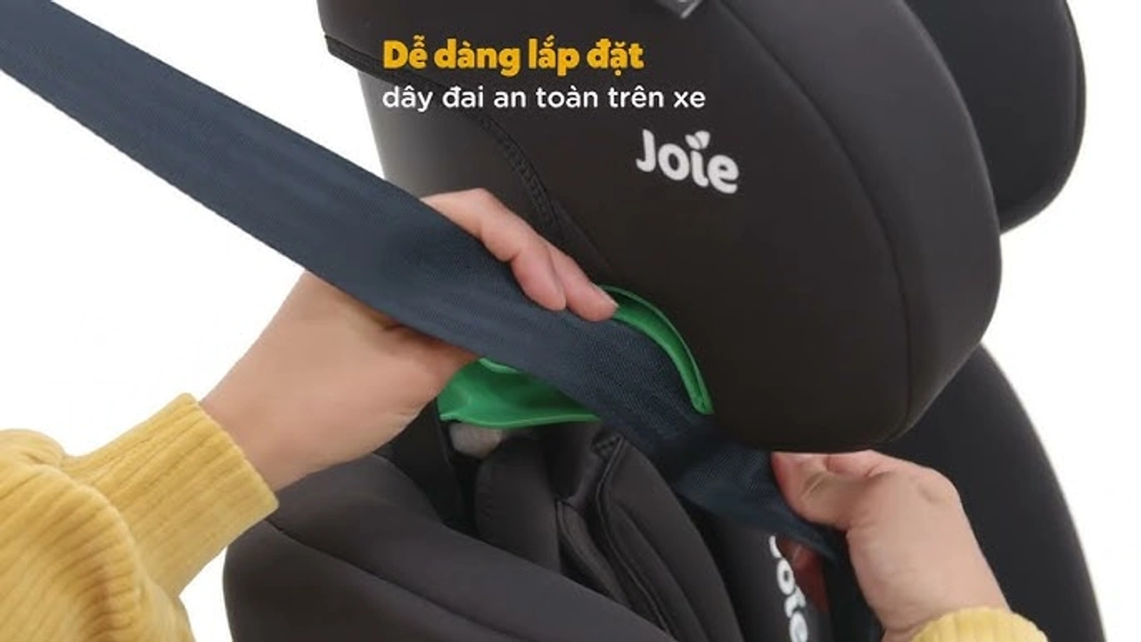 Xuyên dây đai qua các rãnh trên ghế theo hướng dẫn