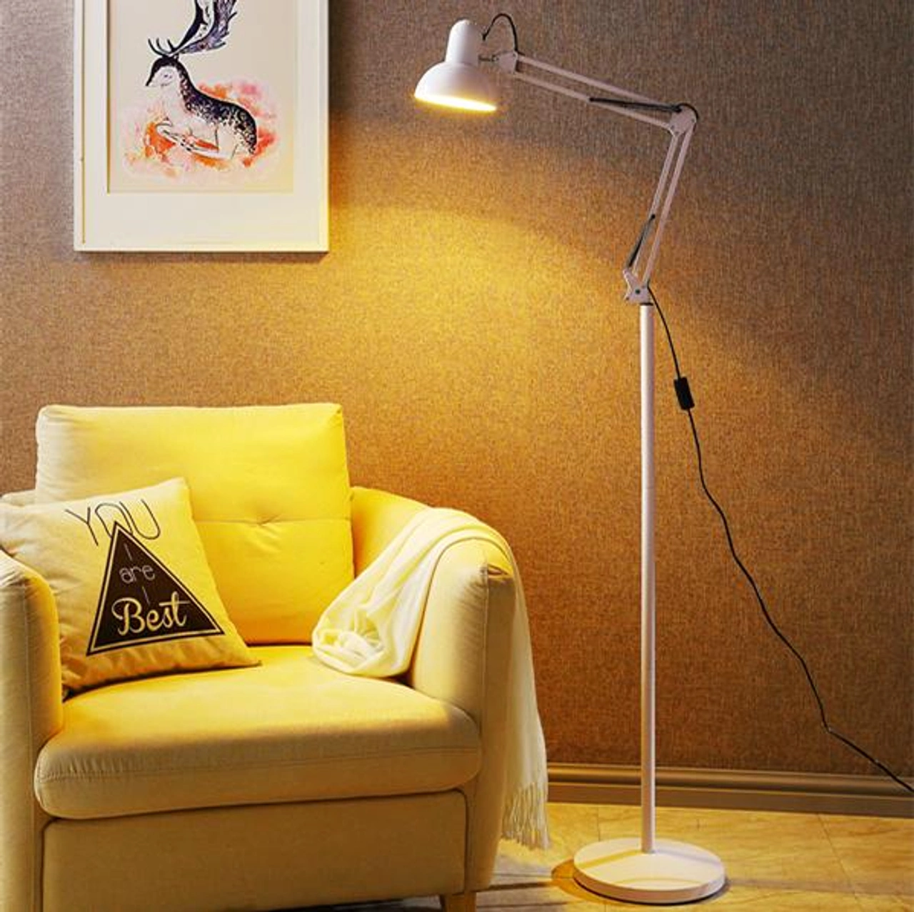 Đèn cây đứng phù hợp đọc sách trên ghế sofa