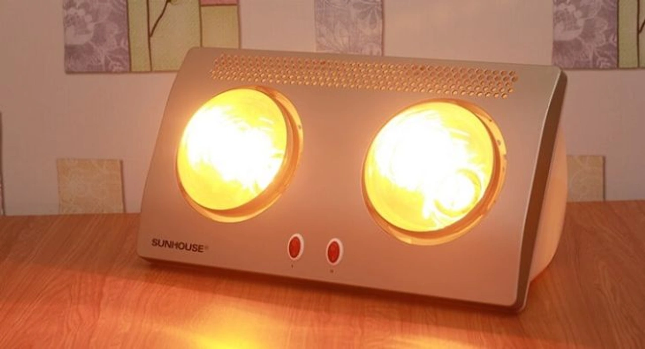 Đo nhiệt độ phòng tắm khi sử dụng đèn sưởi