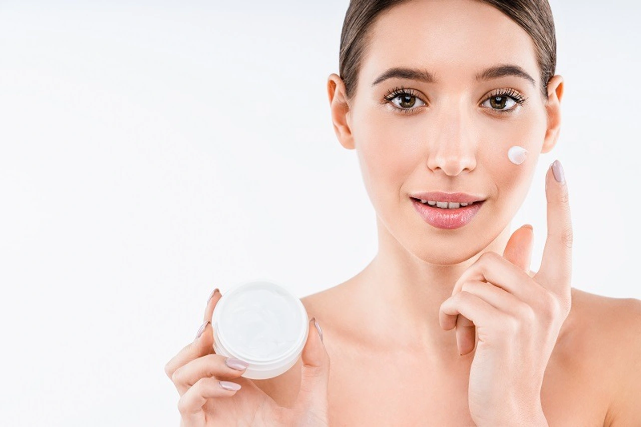 Cách dùng kem dưỡng ẩm ban đêm đúng bước quy trình skincare