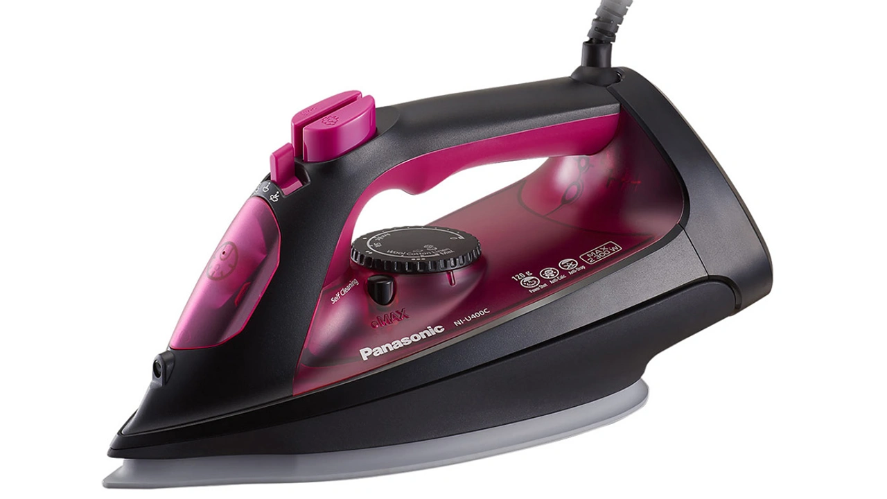 Bàn ủi hơi nước Panasonic NI-U400CPRA giá tầm trung
