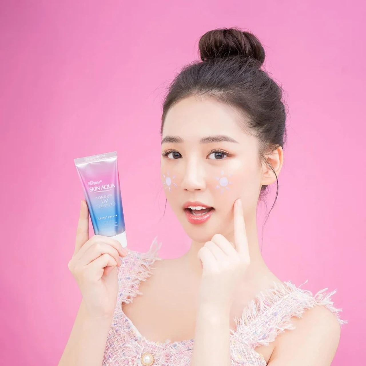 Hướng dẫn quy trình chăm sóc da buổi sáng với Skin Aqua Tone Up