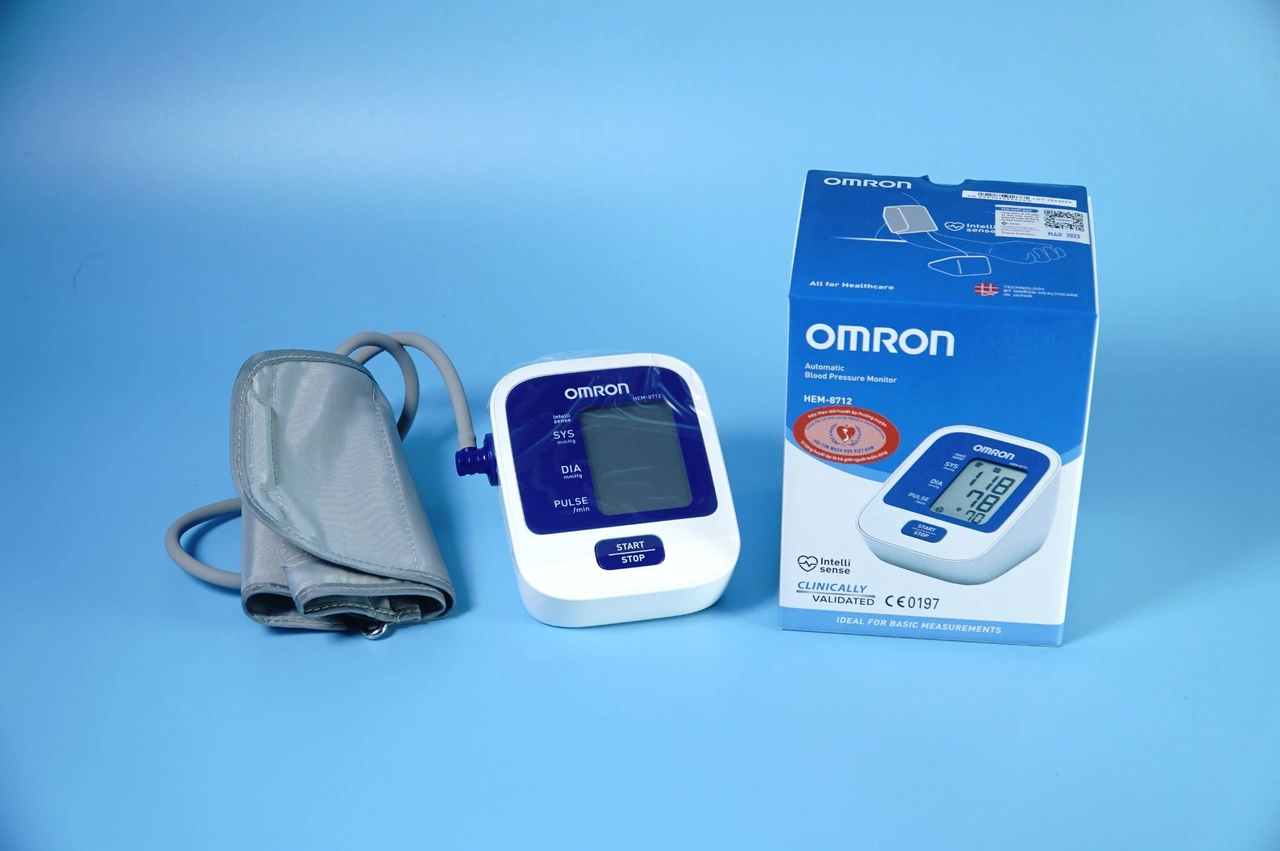 Omron HEM-8712 máy đo huyết áp bắp tay phổ biến cho gia đình