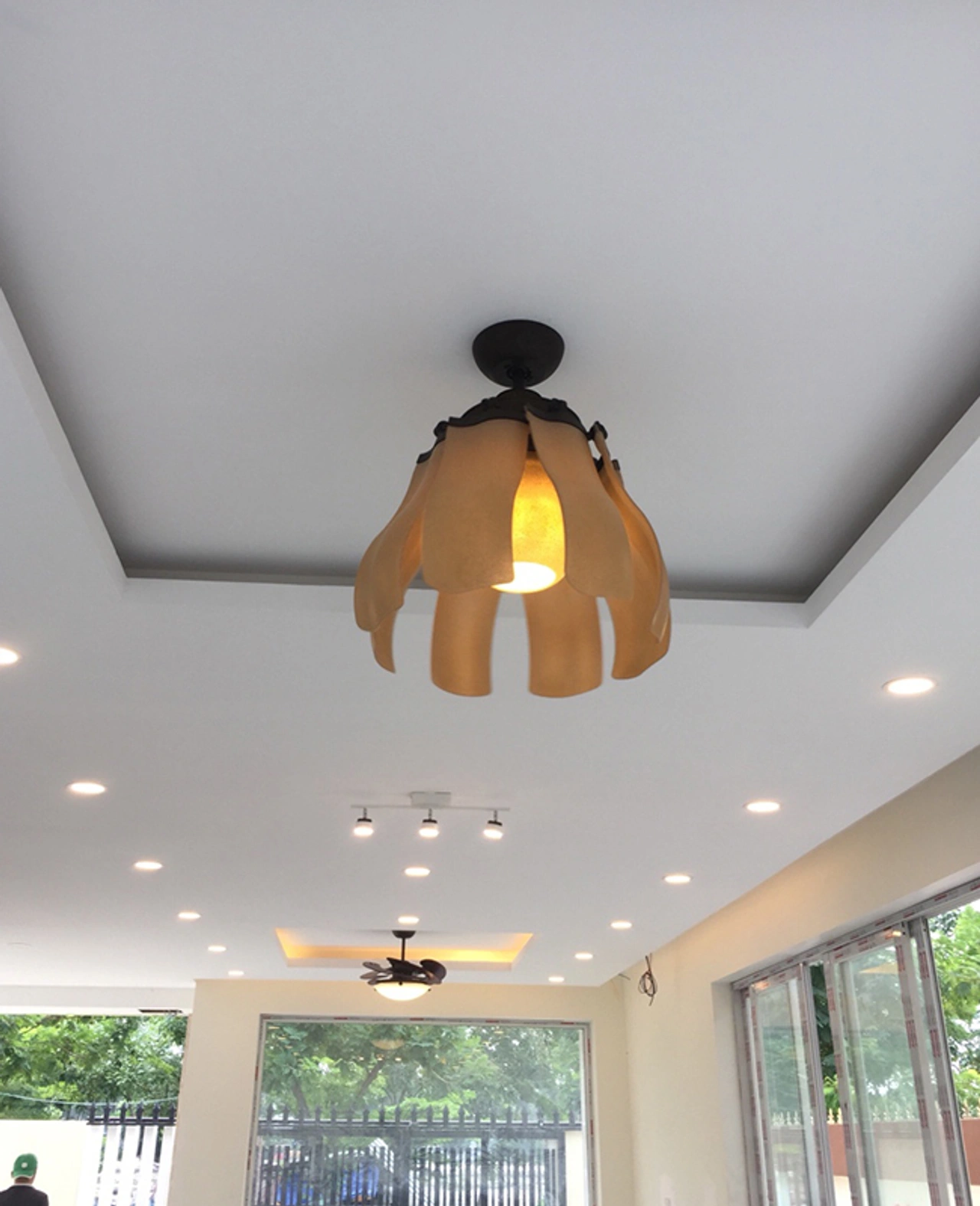 Royal Fiore — 8 cánh cụp xòe độc đáo